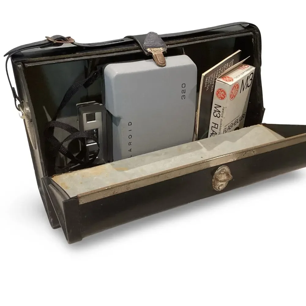 Vintage Polaroid Automatic 320 Land Camera